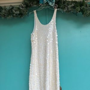 White dress with paetê